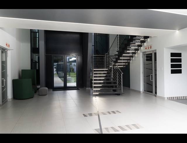 568M² OFFICE TO LET IN VORNA VALLEY